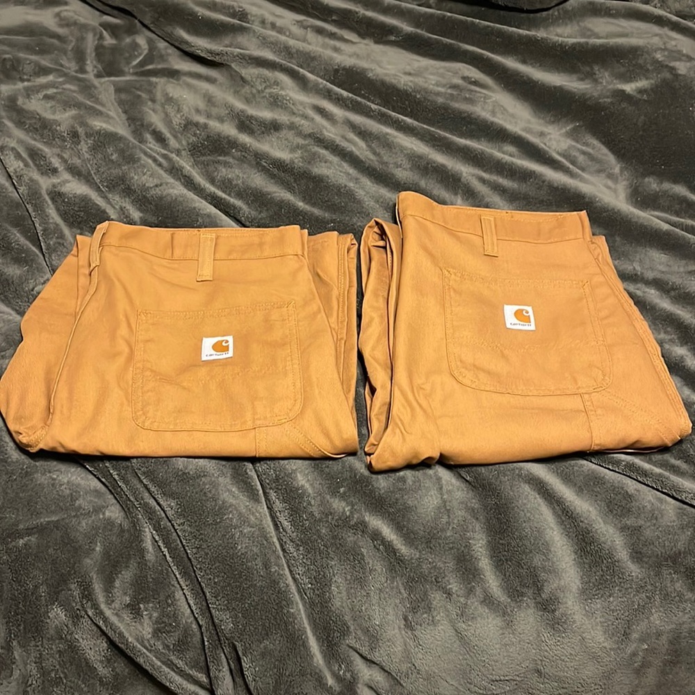 Never worn Carhartt work pants 36x34. New condition